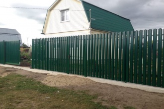 Забор из евроштакетника на ленточном фундаменте 70 метров фото в Московском